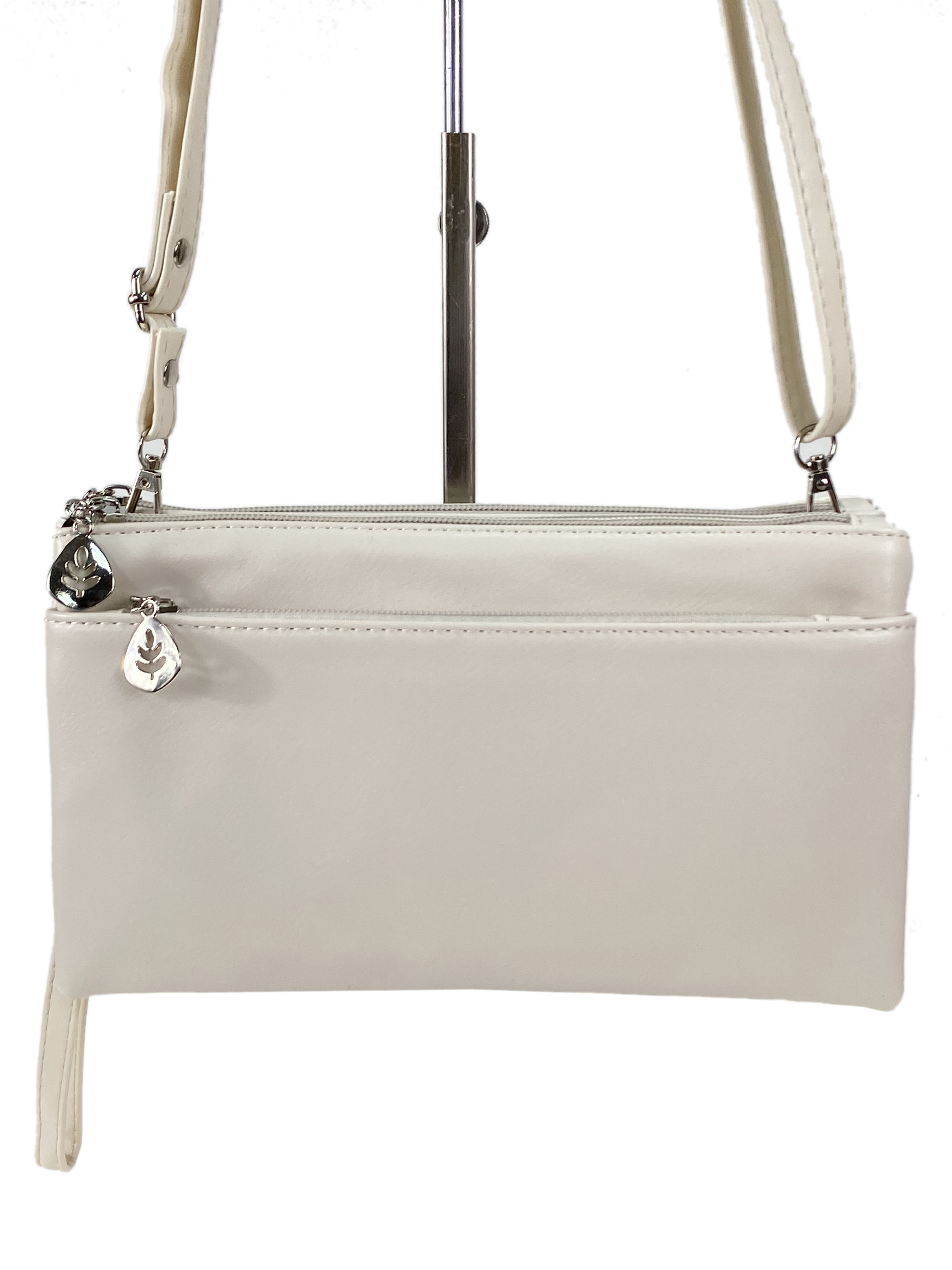 На фото 2 - Женская сумка-клатч из мягкой искусственной кожи, цвет молочный