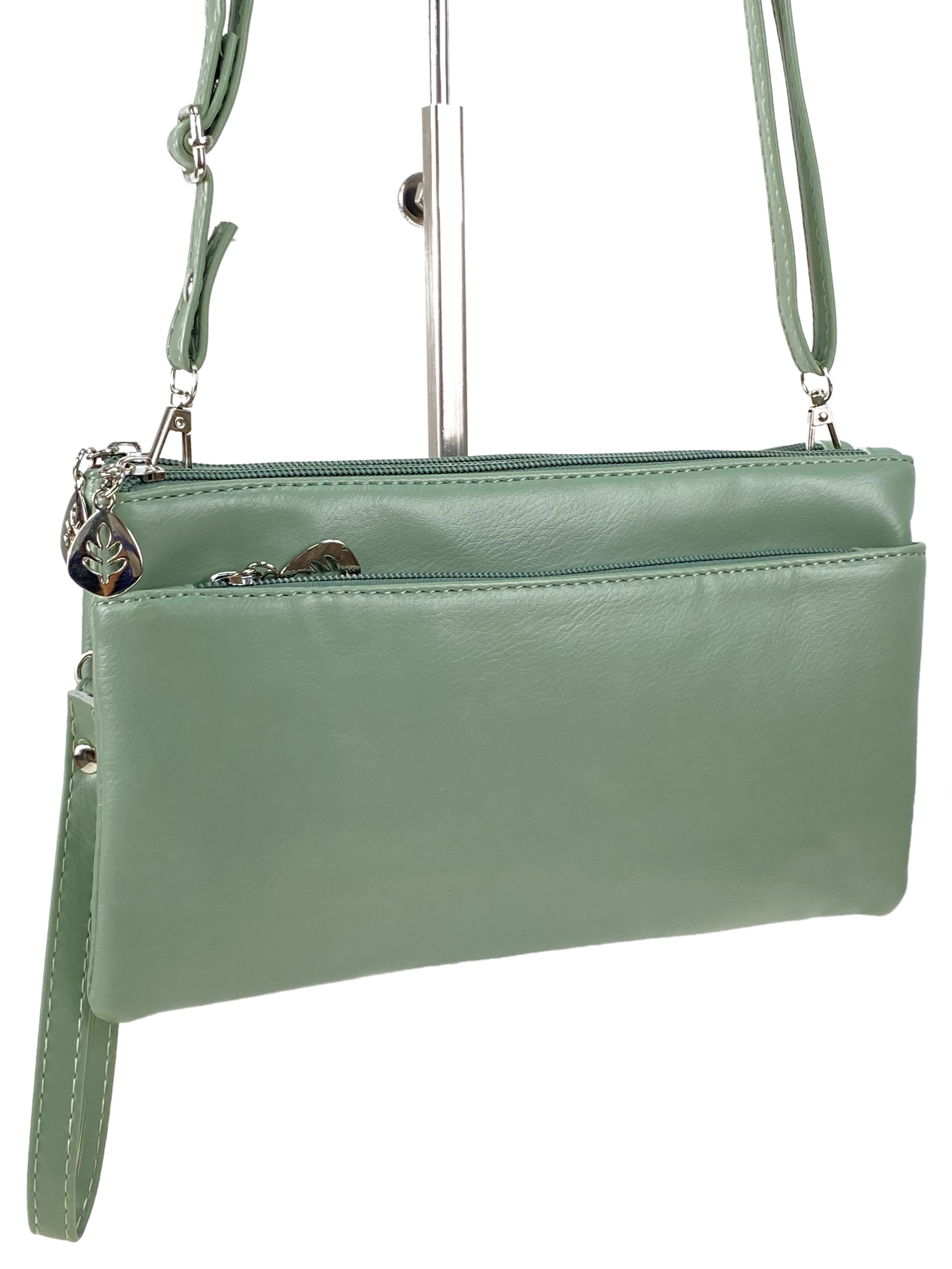 На фото 1 - Женская сумка-клатч из мягкой искусственной кожи, цвет зеленый