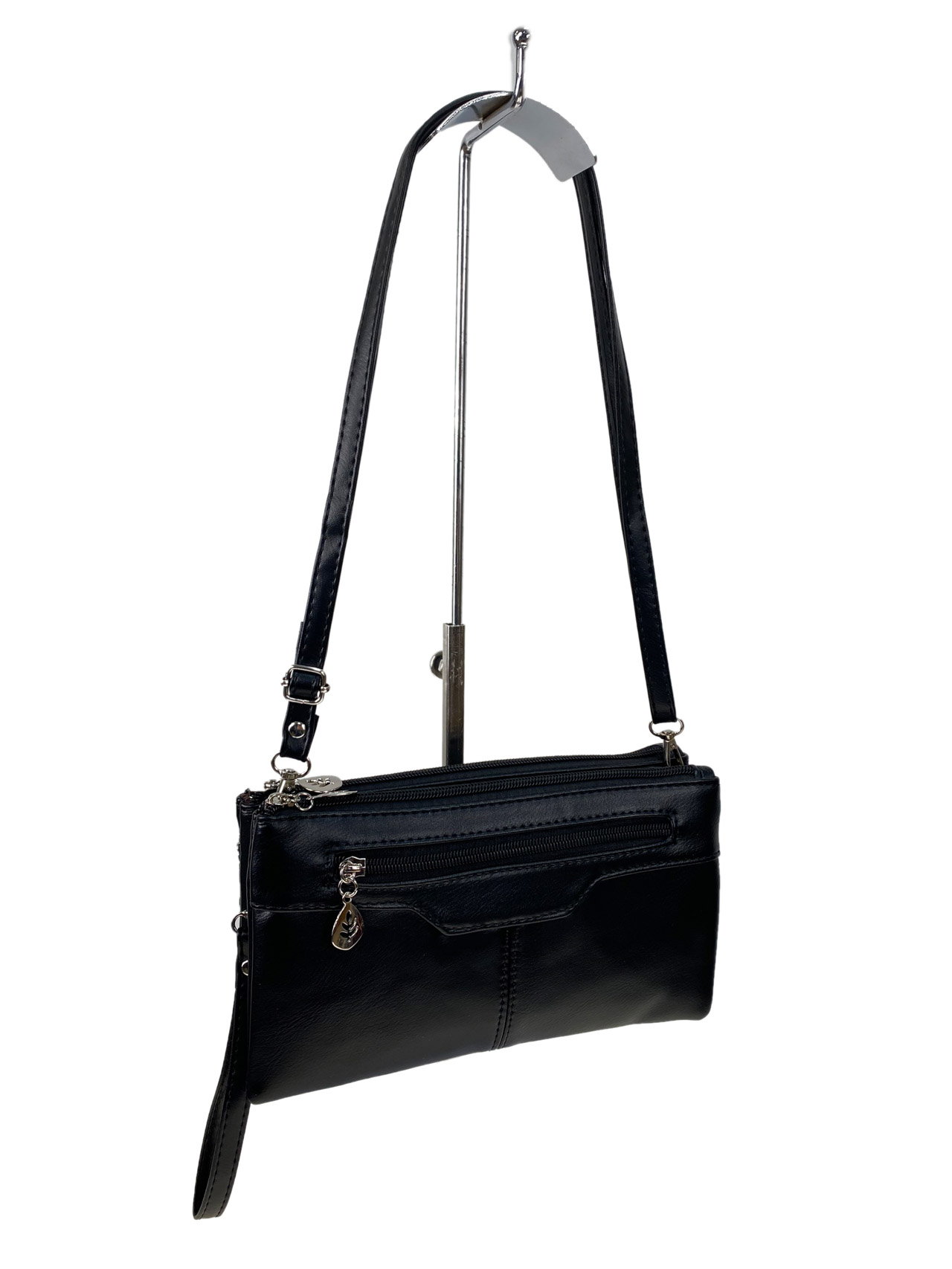 На фото 1 - Женская сумка клатч из искусственной кожи, цвет черный
