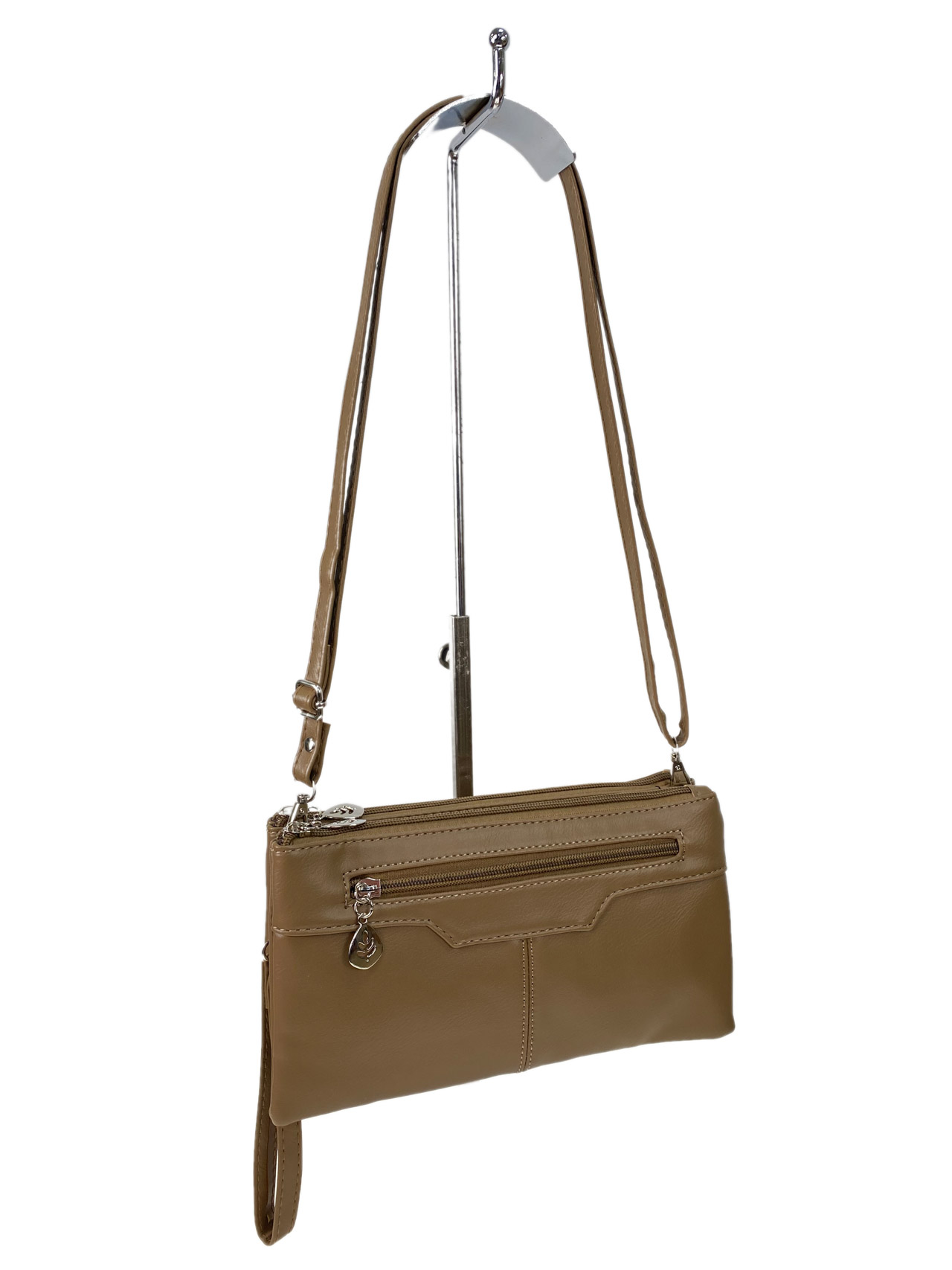 На фото 1 - Женская сумка клатч из искусственной кожи, цвет бежево-коричневый