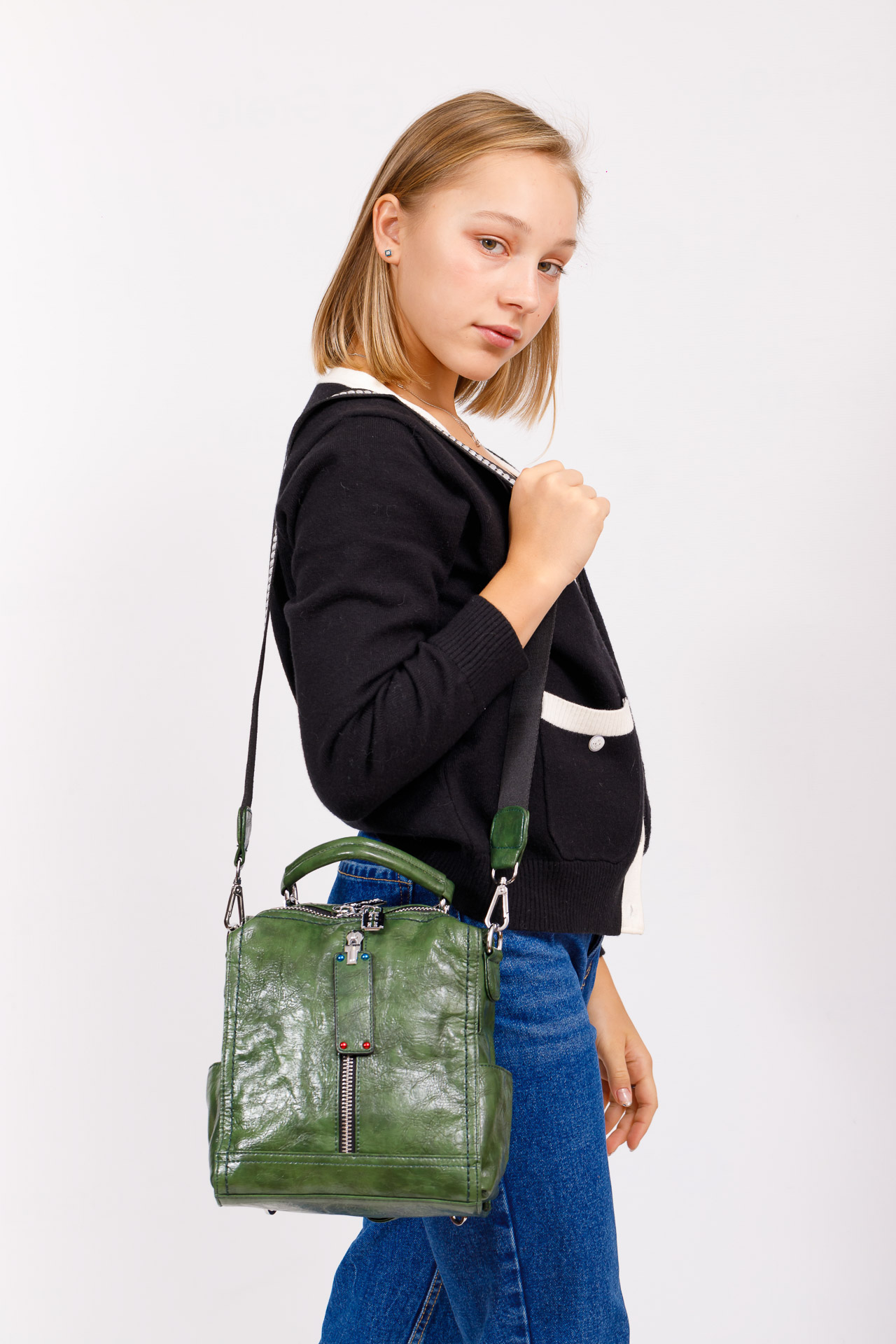 На фото 5 - Сумка женская рюкзак из искусственной кожи, цвет зеленый