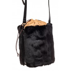 На фото 1 - Меховая сумка-ведро, цвет черный