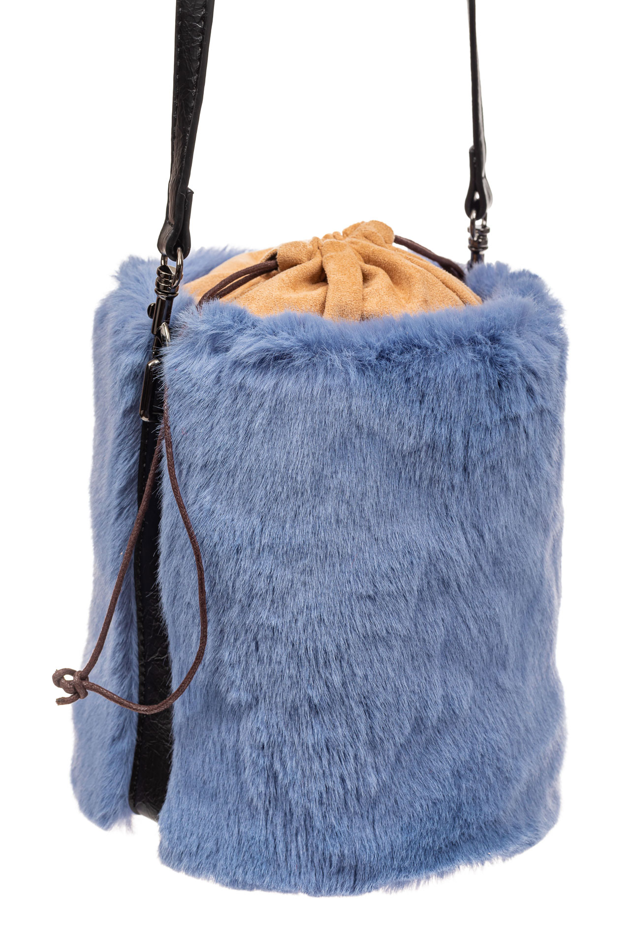 На фото 1 - Меховая сумка-ведро, цвет голубой