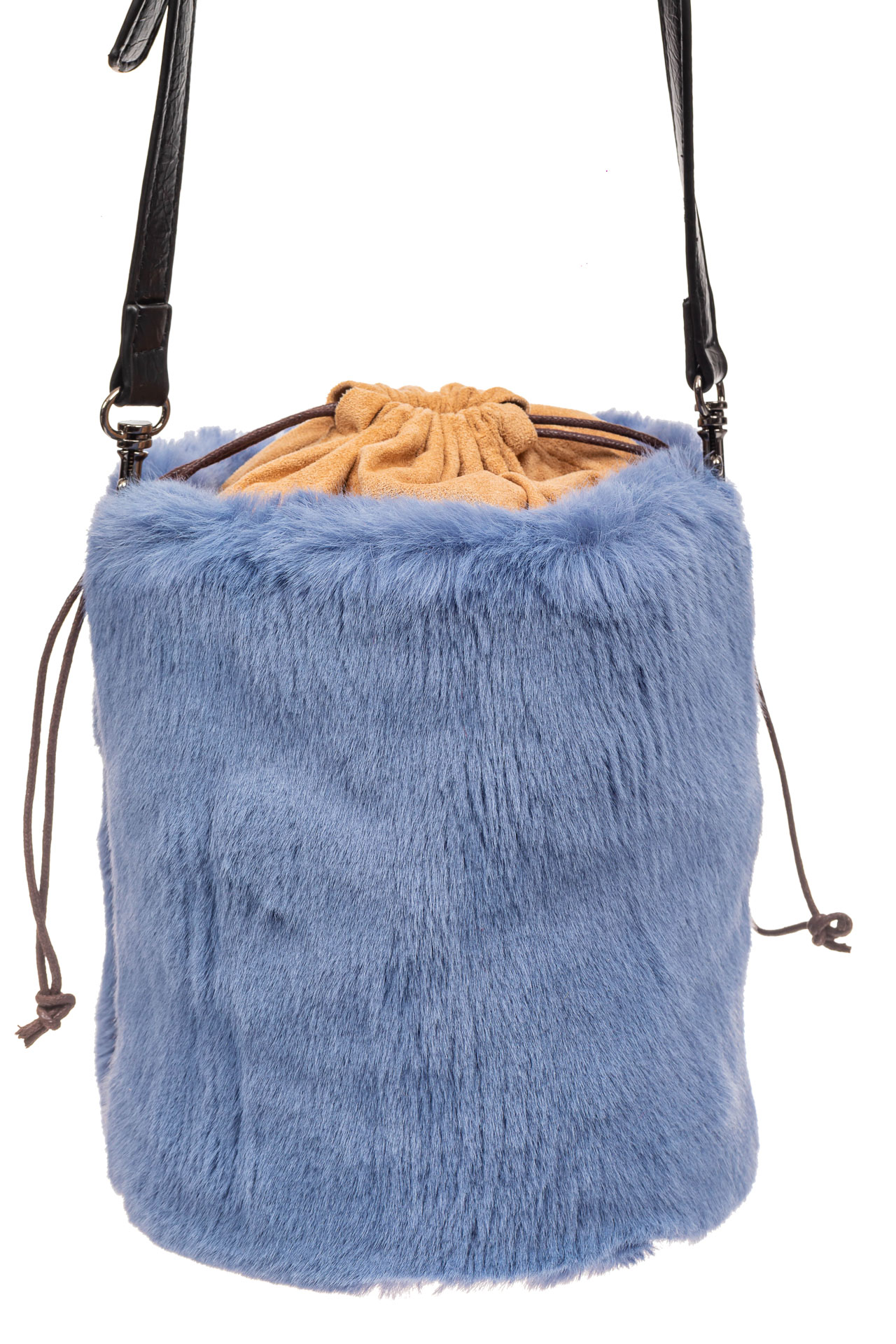 На фото 3 - Меховая сумка-ведро, цвет голубой