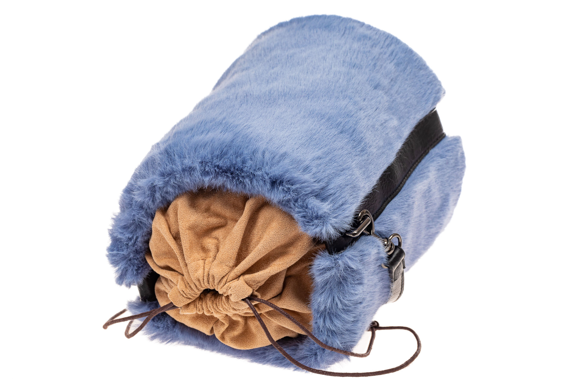 На фото 4 - Меховая сумка-ведро, цвет голубой
