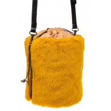 На фото 1 - Меховая сумка-ведро, цвет желтый