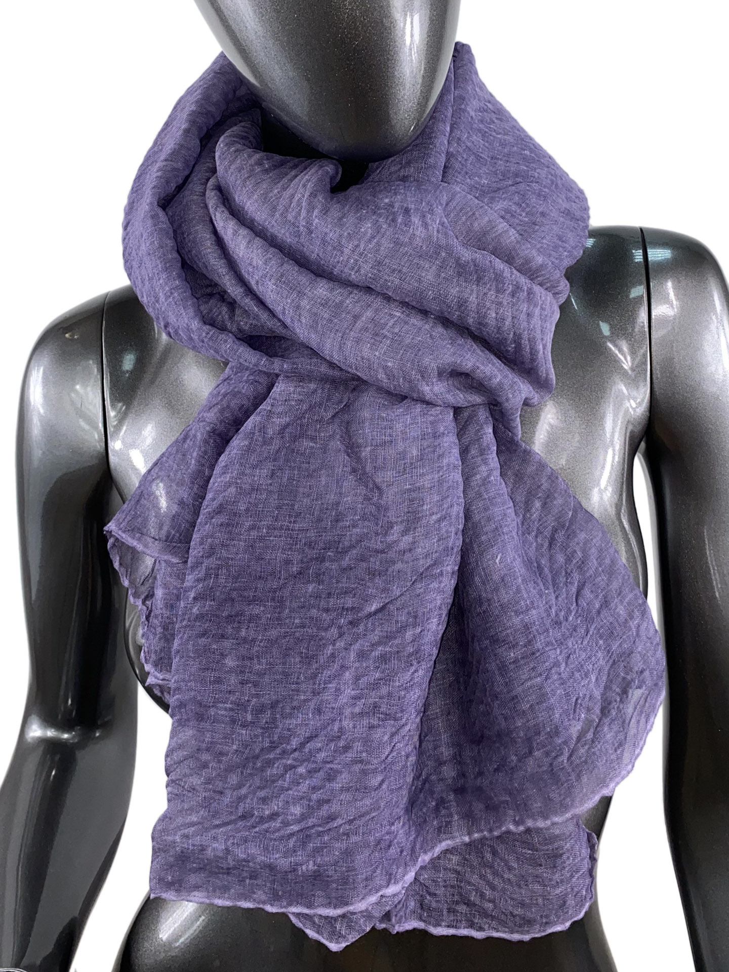 На фото 1 - Лёгкий однотонный платок, цвет тёмно-фиолетовый