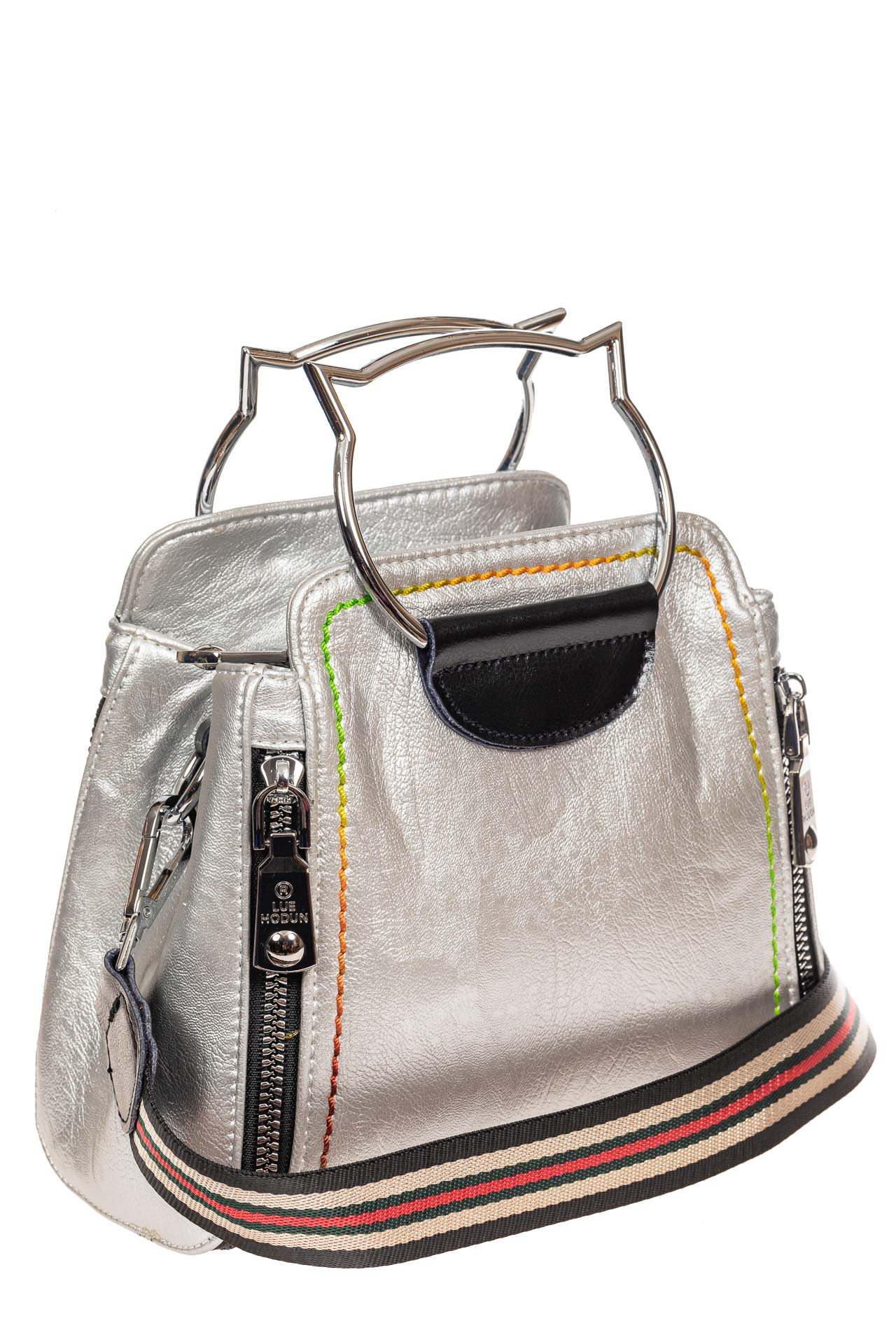 На фото 1 - Маленькая женская сумка из искусственной кожи, цвет серебро
