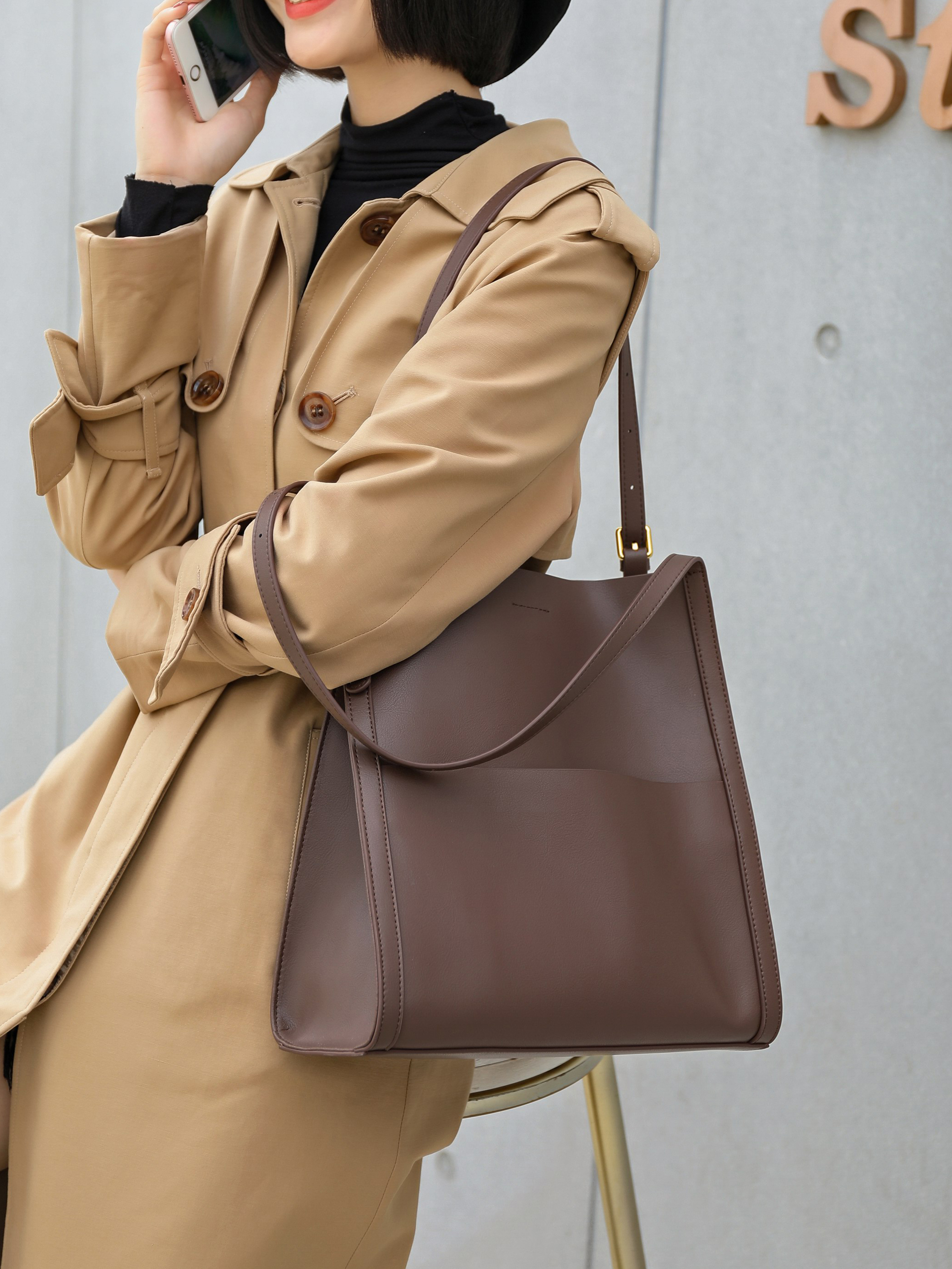 На фото 3 - Женская сумка  из натуральной кожи, цвет шоколад