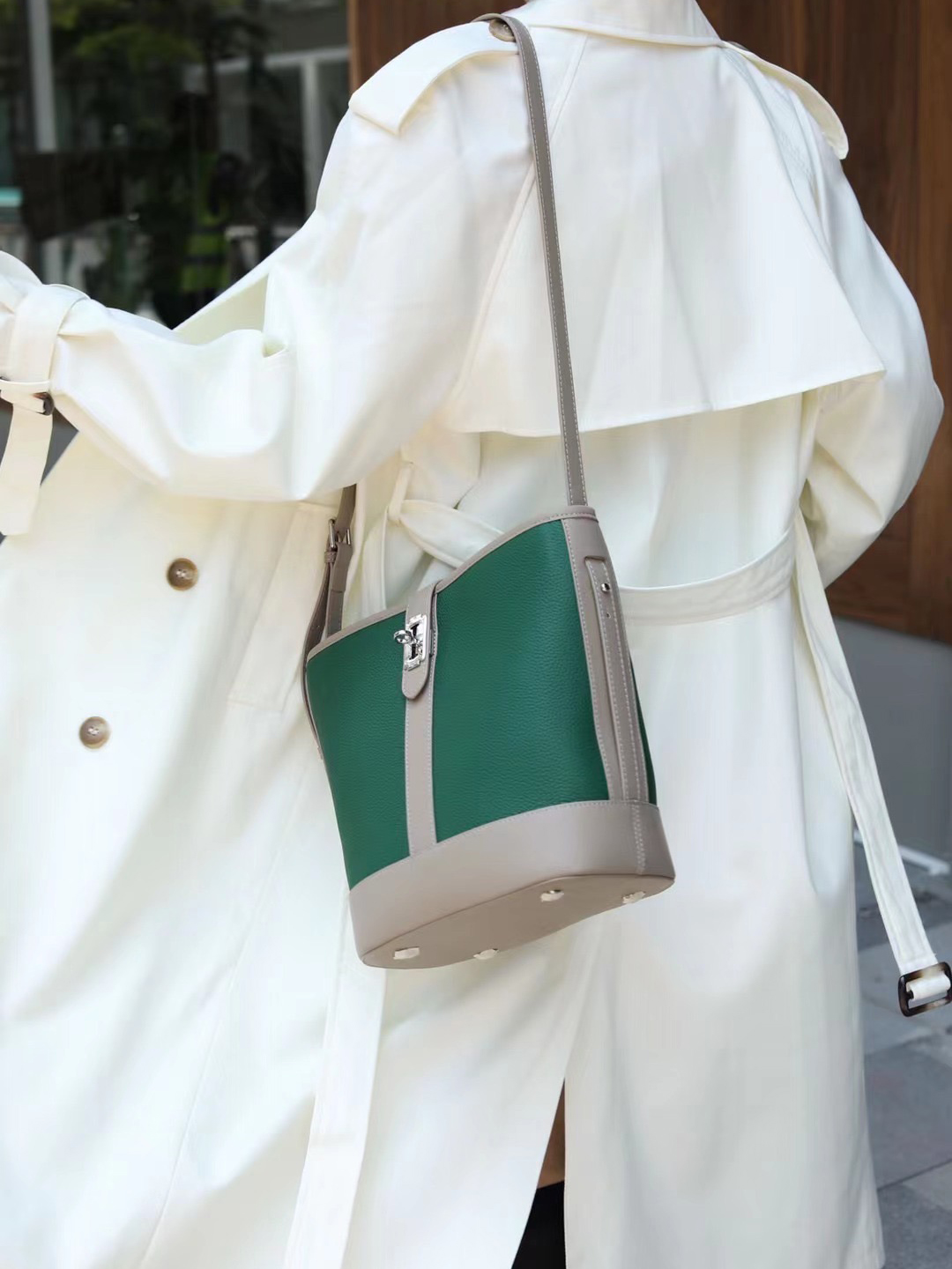 На фото 2 - Женская сумка из натуральной кожи, цвет зеленый
