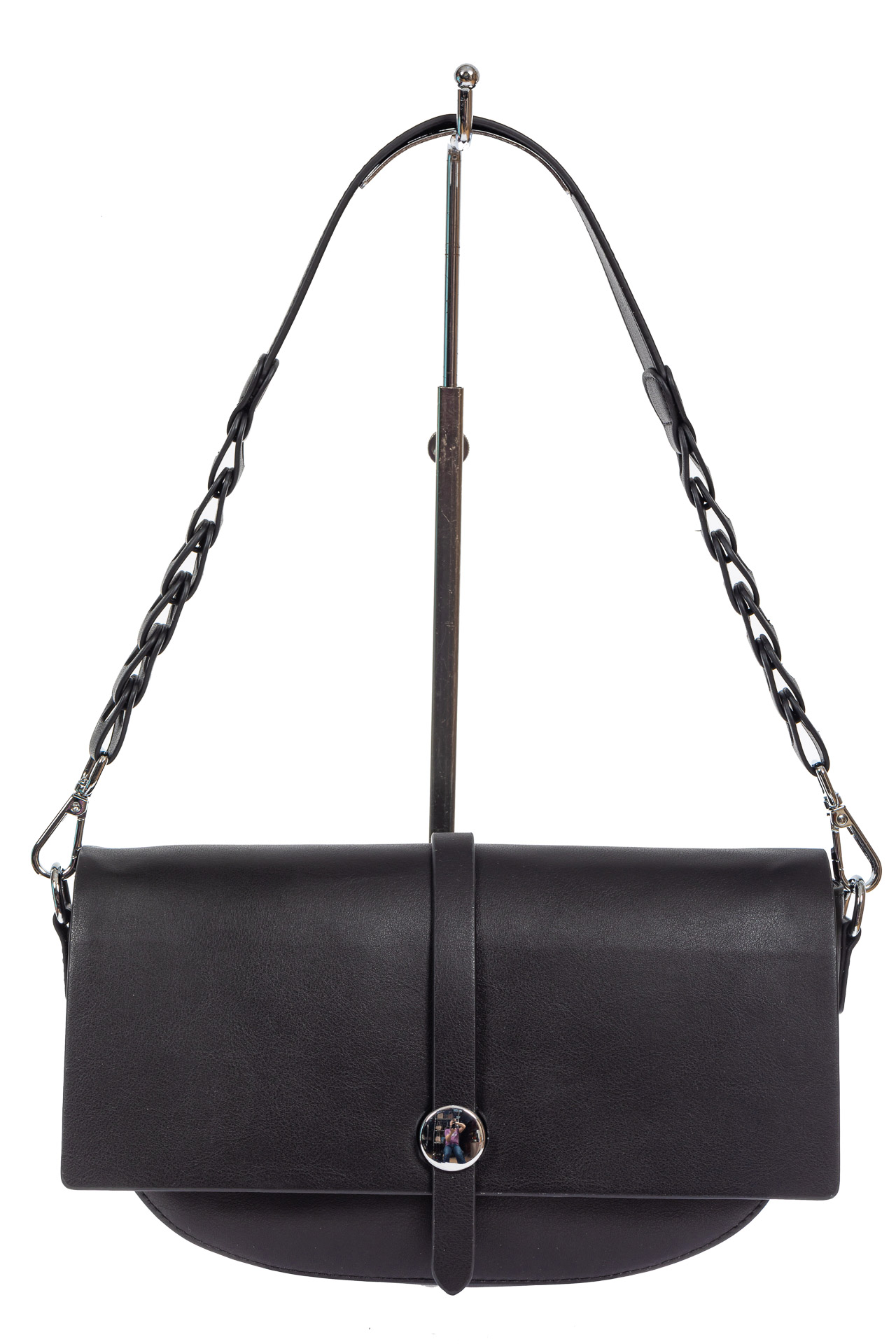 На фото 2 - Кожаная сумка-седло с плетёной ручкой, цвет чёрный