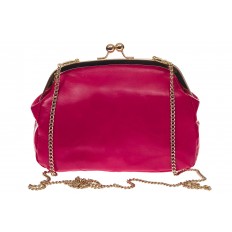 На фото 2 - Ярко-розовая сумка из натуральной кожи с рамочным замком