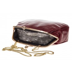 На фото 4 - Бордовая сумка из натуральной кожи с рамочным замком