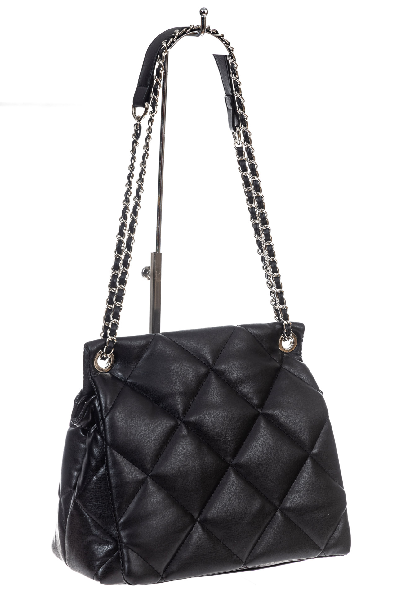 На фото 3 - Женская сумка стеганая с цепочкой из искусственной кожи, цвет черный