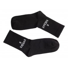 На фото 1 - Женские носки с надписью, цвет чёрный