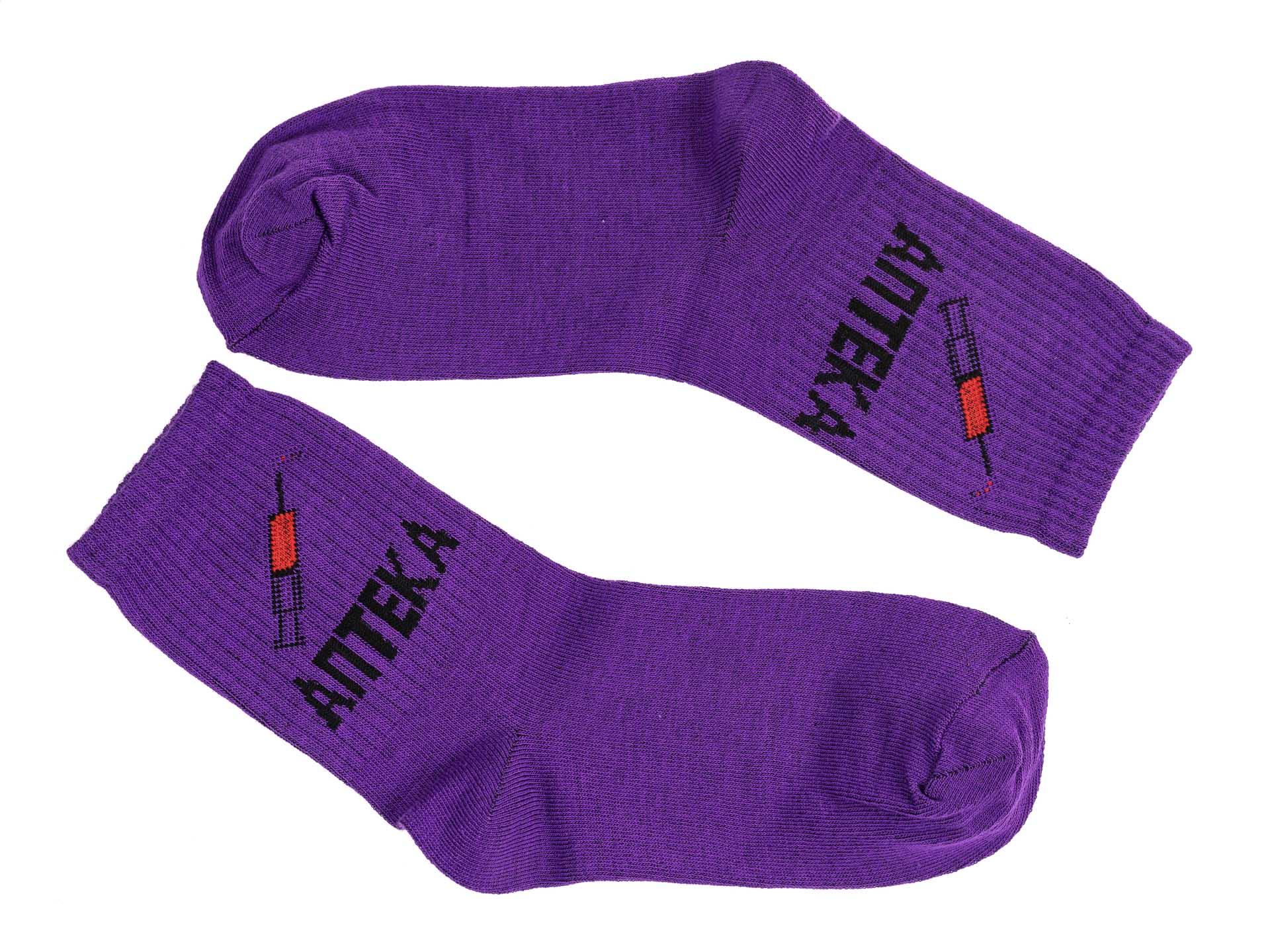 На фото 1 - Женские носки с надписью, цвет фиолетовый