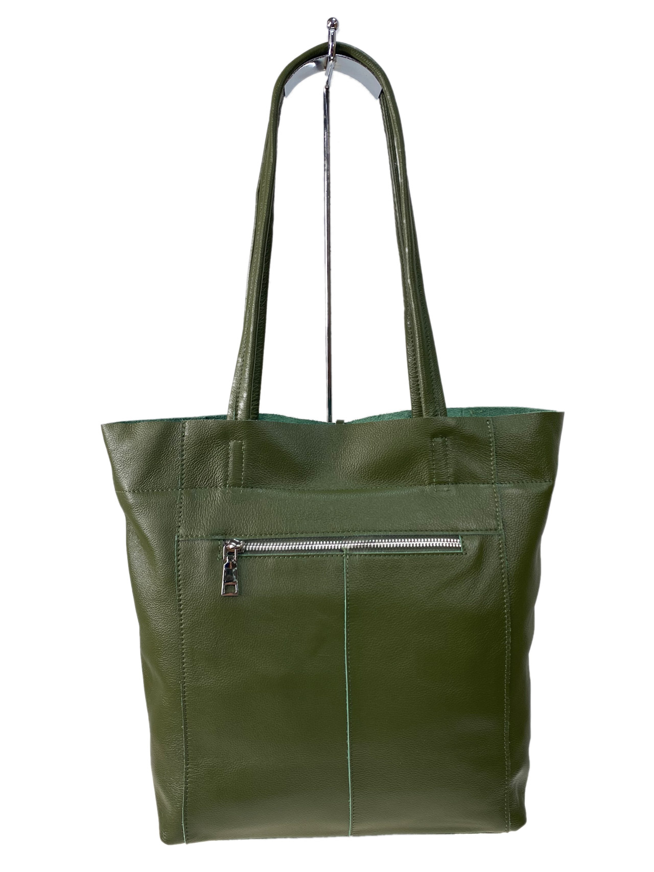 На фото 2 - Кожаный женский шоппер, цвет зеленый