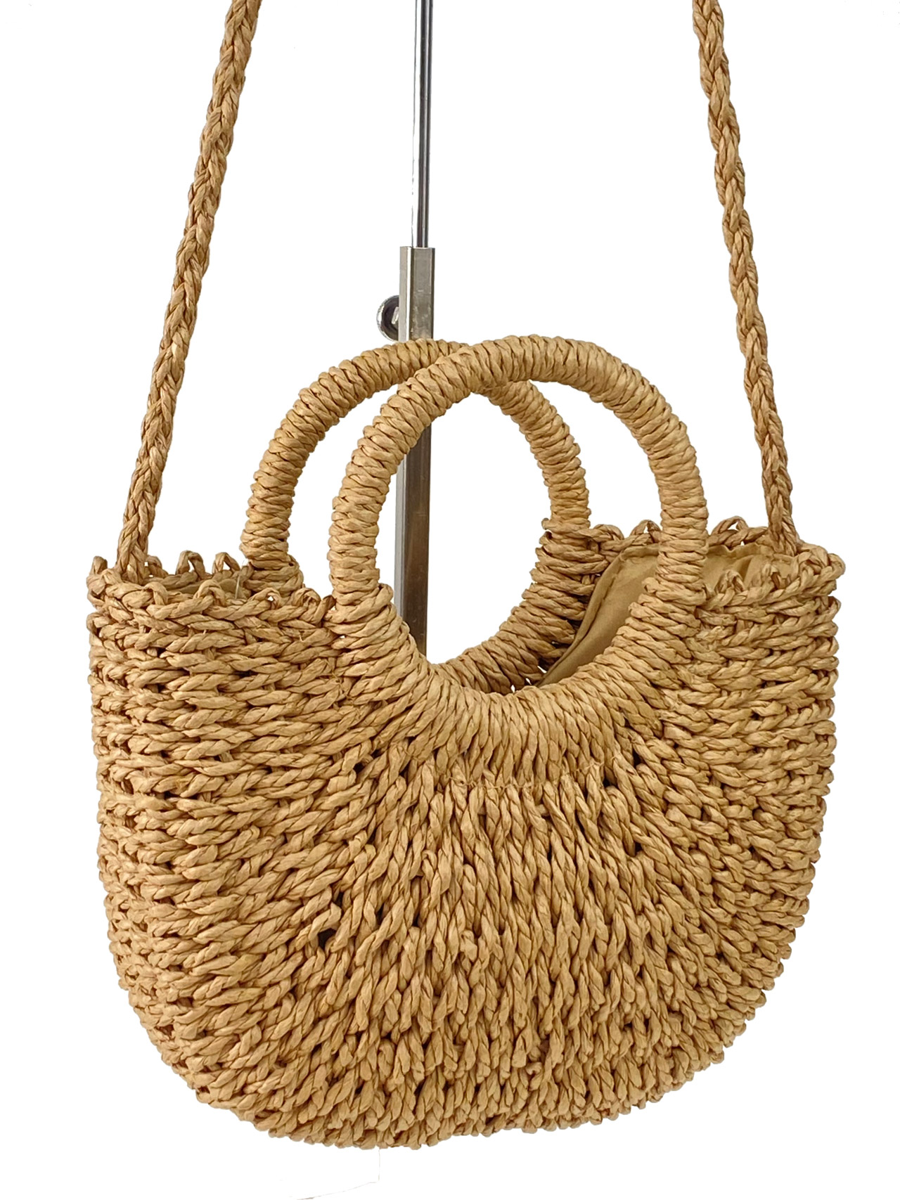 На фото 1 - Плетеная сумка-корзинка из соломы, цвет песочный