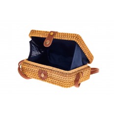 На фото 3 - Женская сумка-коробочка из соломы, цвет крафт