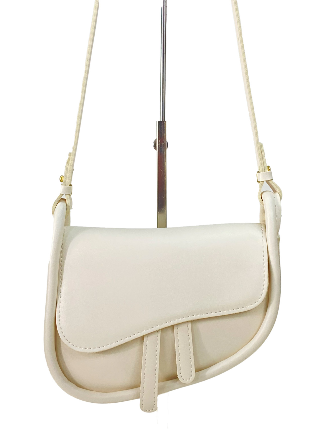 На фото 2 - Женская сумка-седло из искусственной кожи, цвет белый