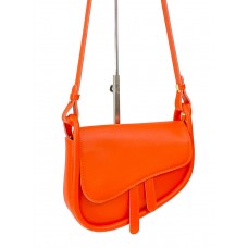 На фото 1 - Женская сумка-седло из искусственной кожи, цвет оранжевый