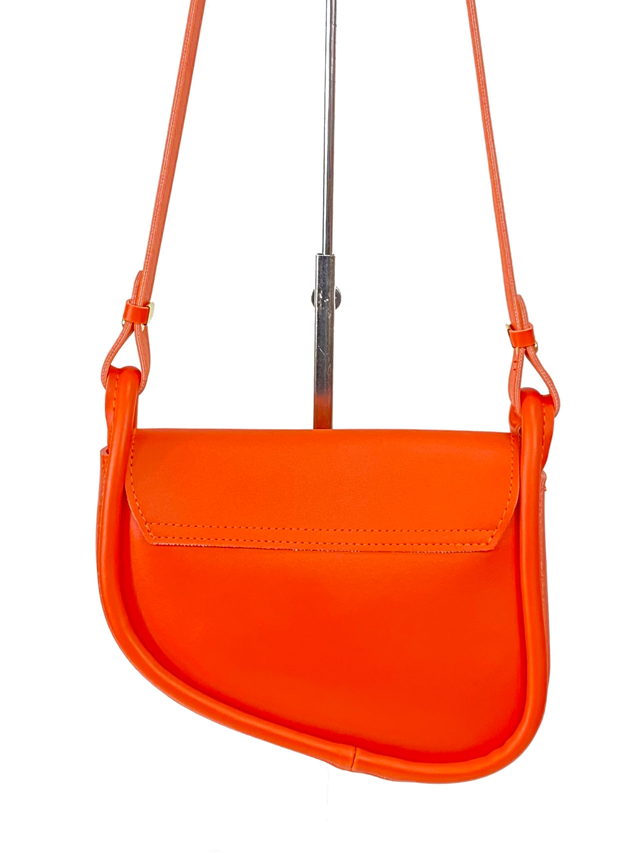 На фото 3 - Женская сумка-седло из искусственной кожи, цвет оранжевый