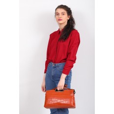 На фото 5 - Женская сумка из натуральной кожи с принтом под рептилию, рыжая