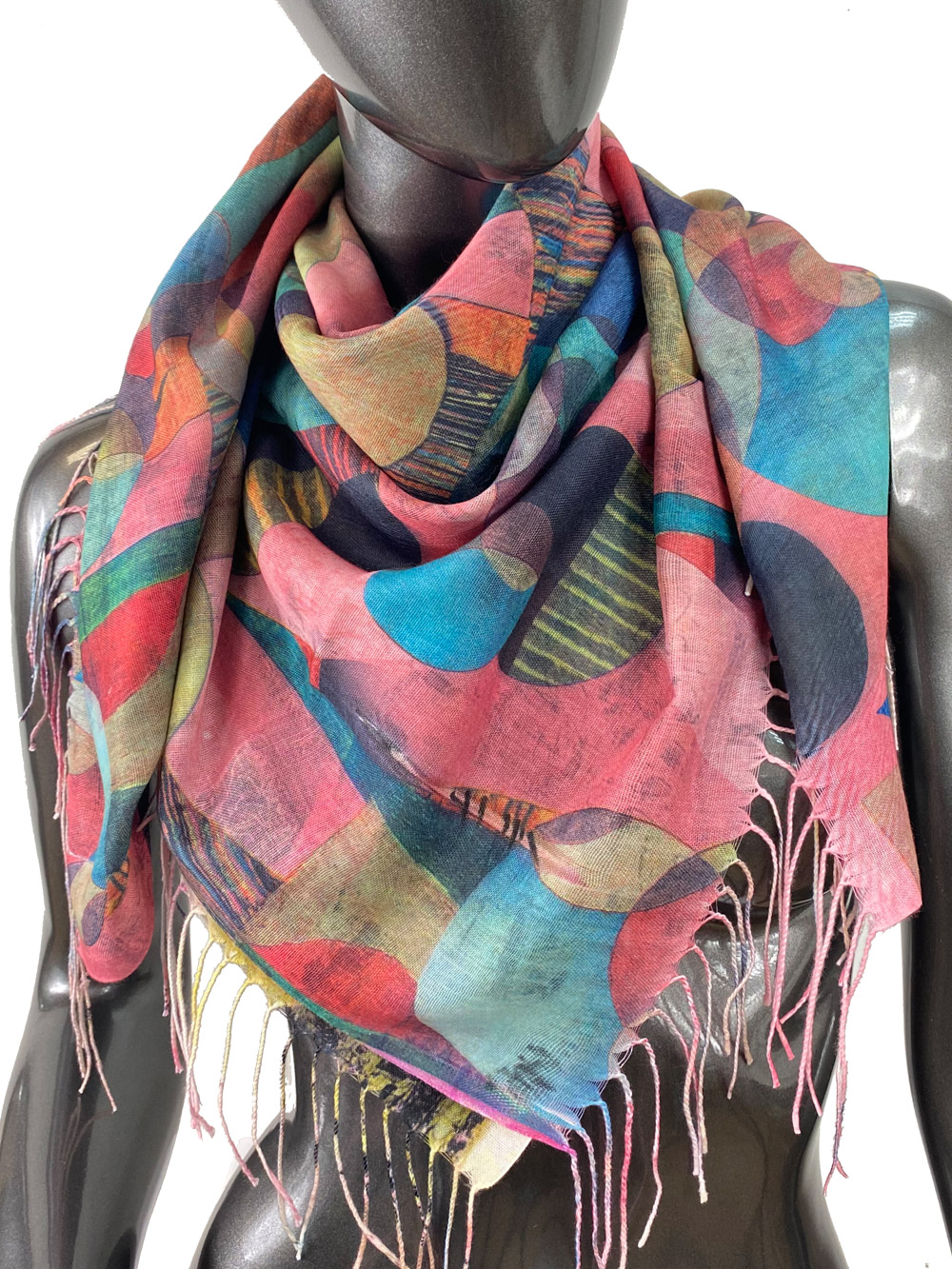 На фото 1 - Двухсторонний разноцветный платок из кашемира с росписью