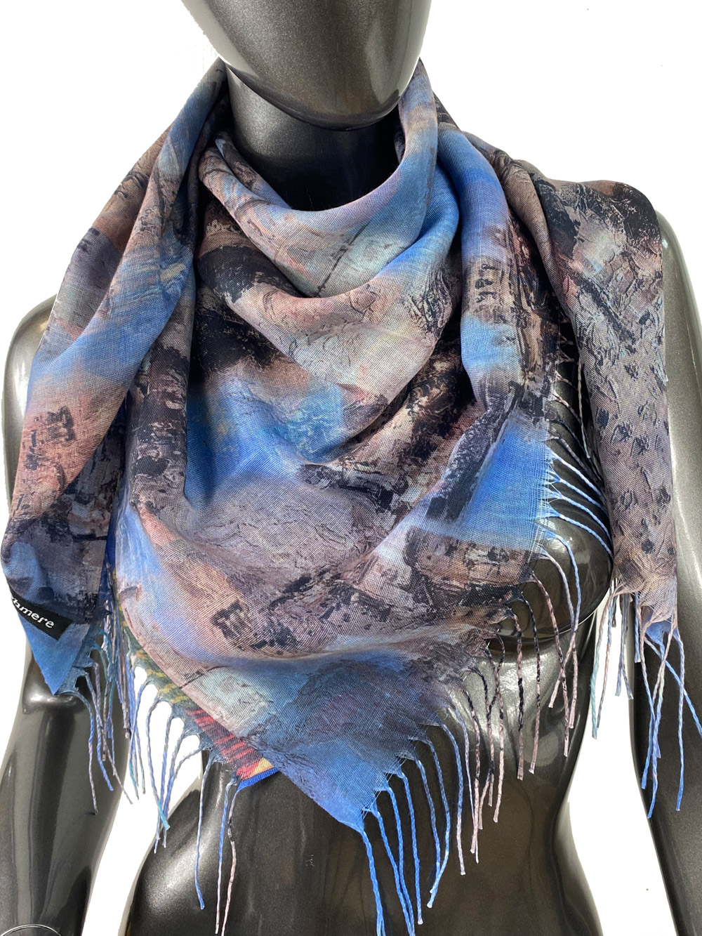 На фото 2 - Двухсторонний платок из кашемира с абстрактной росписью, мультицвет